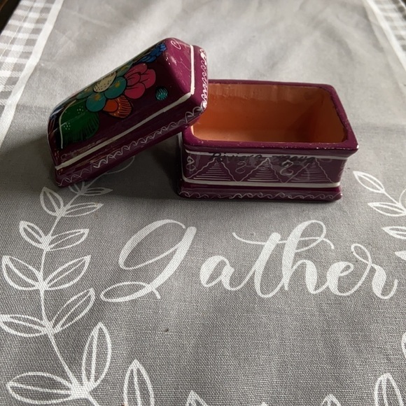 RIVIERA Maya Hand painted red clay trinket box - Picture 3 of 10